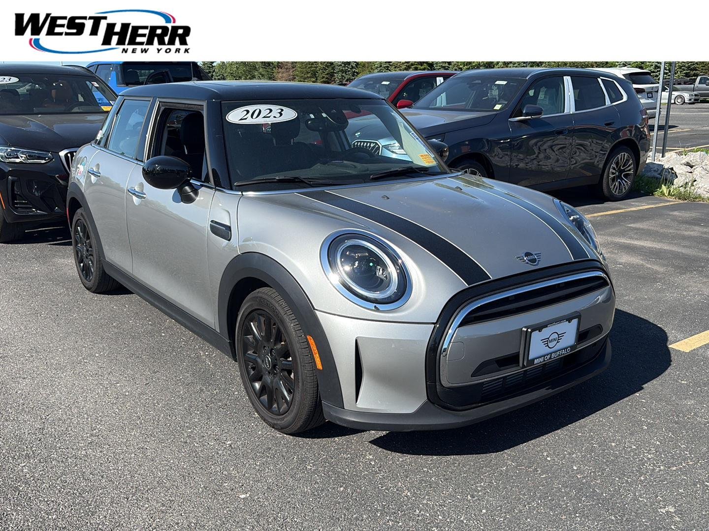 2023 MINI Hardtop Cooper's photo