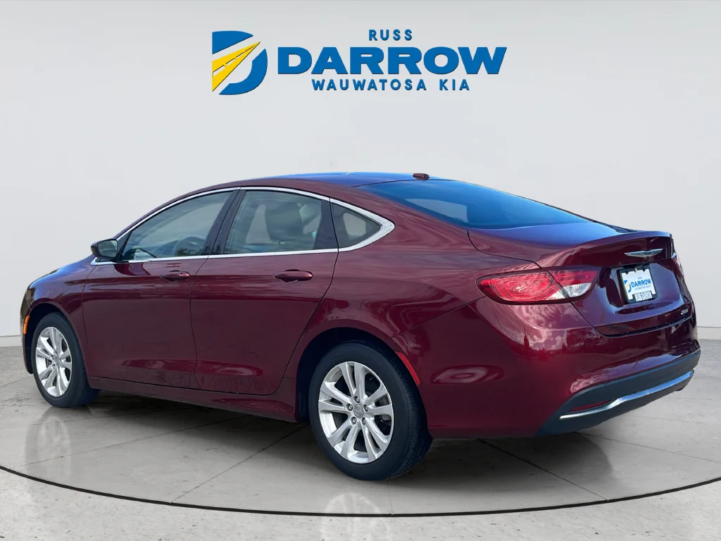 Used 2015 Red Chrysler Limited image 3