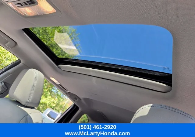 Used 2018 Blizzard Pearl Toyota XLE image 8