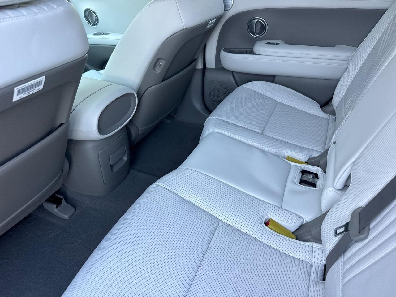 New 2026 White Hyundai SEL 8P image 11