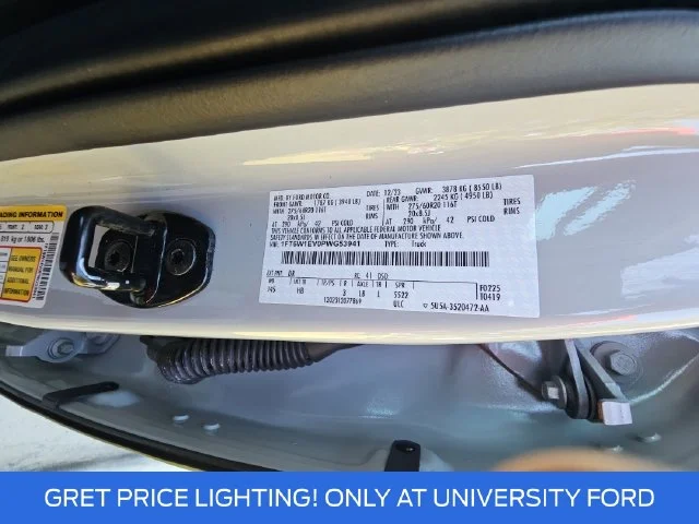 Used 2023 White Ford Lariat image 32