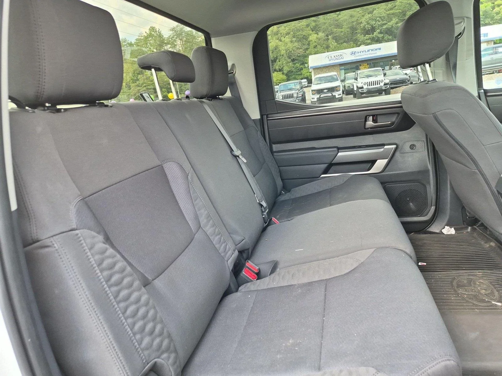 Used 2024 Ice Cap Toyota SR5 image 33