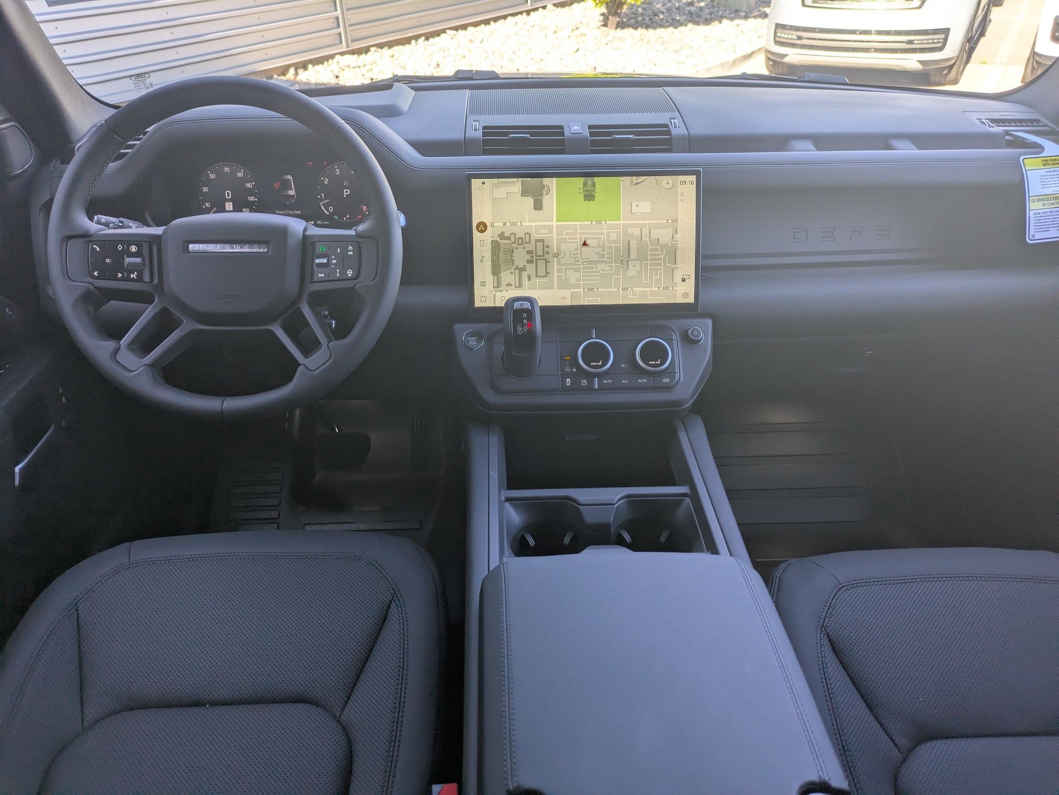 New 2026 Santorini Black Land Rover P400 X-Dynamic SE image 24