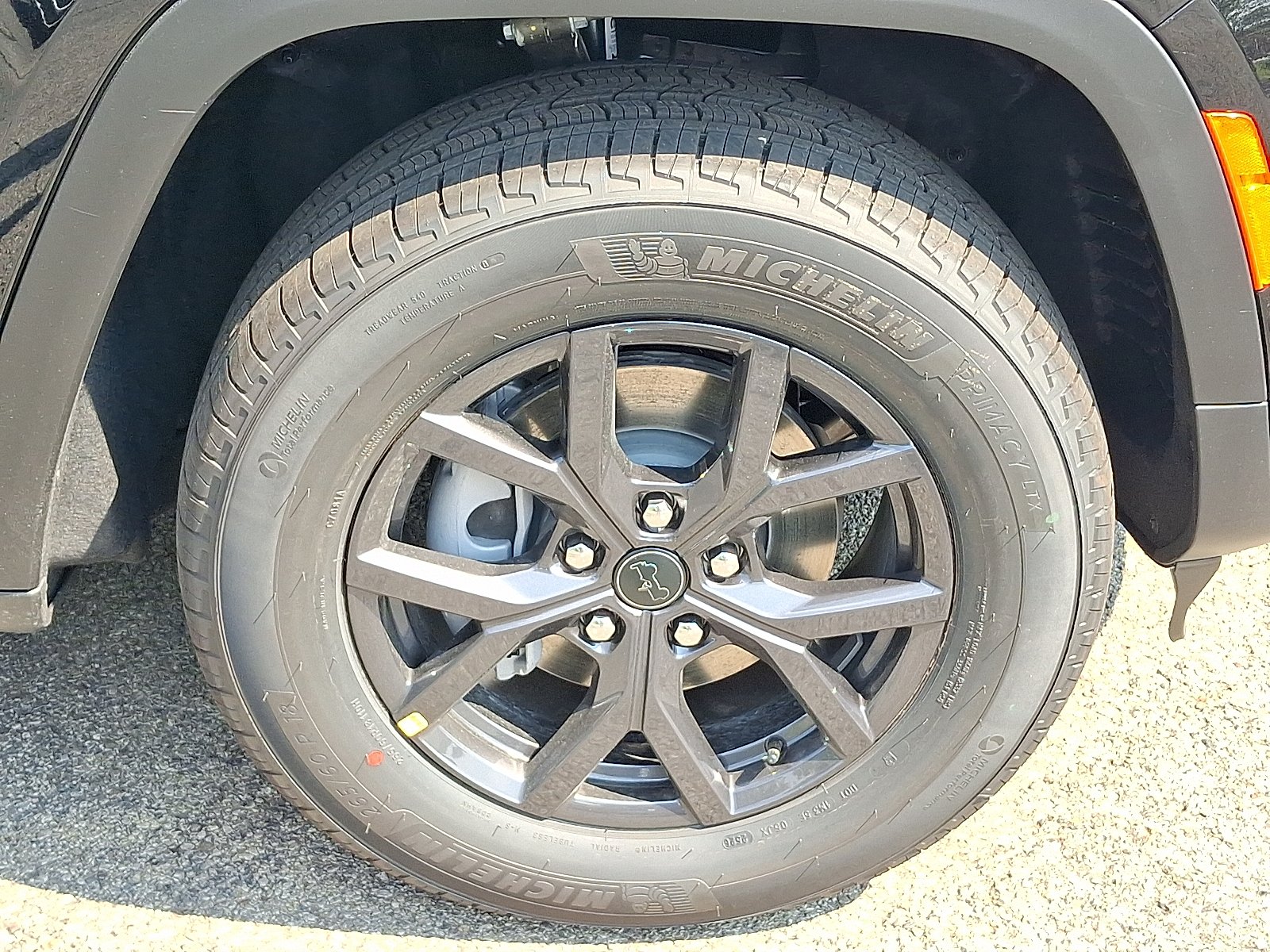 New 2027 High-Gloss Black Paint Jeep Laredo Altitude 4x4 image 5
