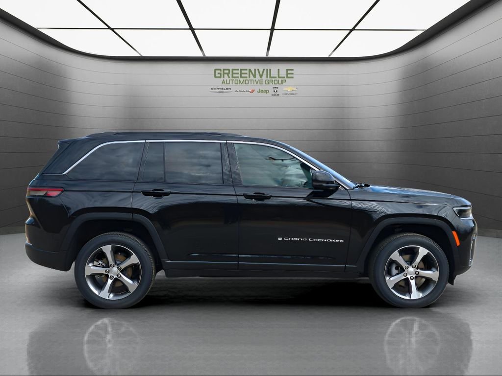 New 2026 Diamond Black Crystal Pearlcoat Jeep Limited image 9