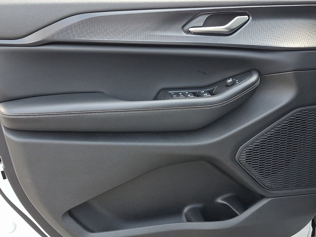 Used 2023 White Jeep Altitude image 13