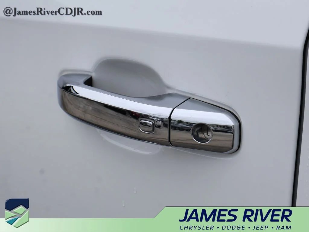 Used 2019 White GMC SLT image 19