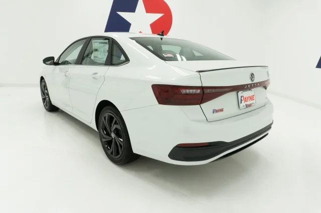 2026 Volkswagen Jetta SE - Photo 9