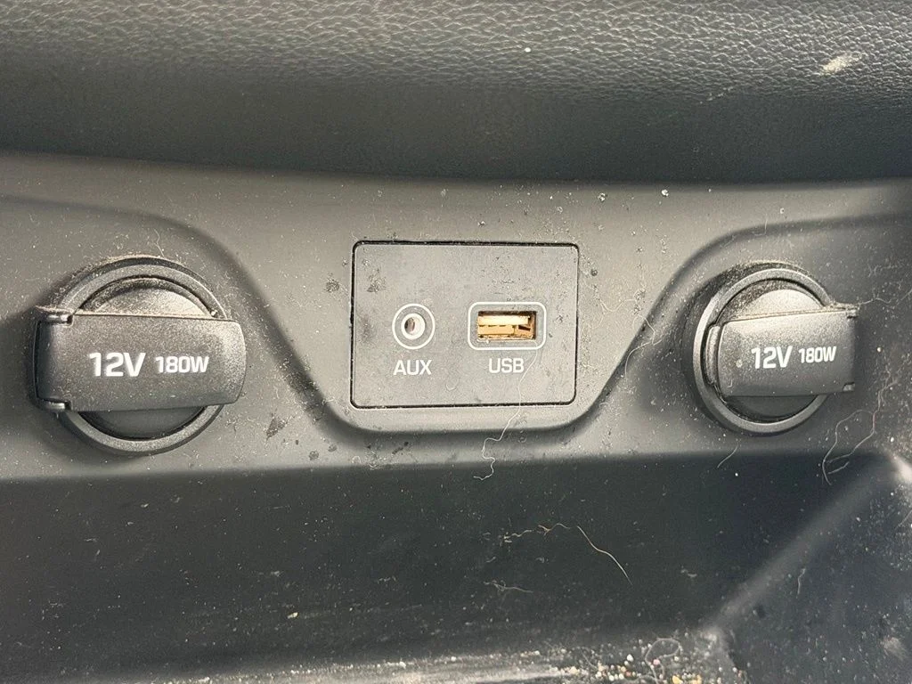 Used 2019 Red Hyundai SE image 26