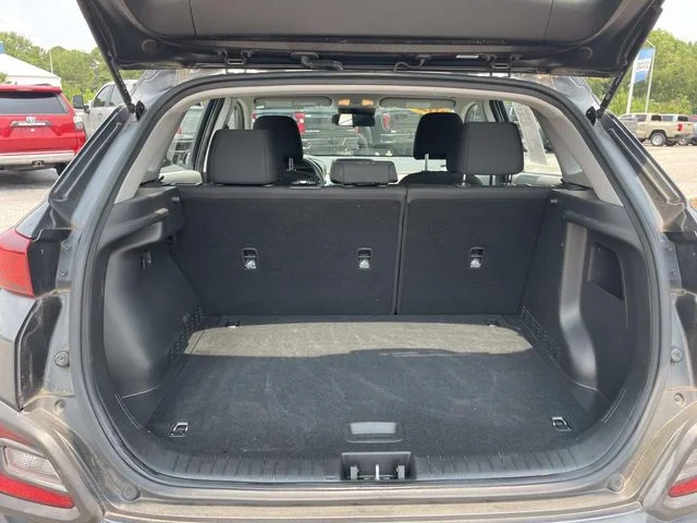 Used 2020 Gray Hyundai SE image 8