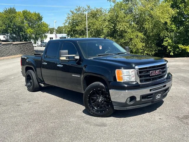 Used 2011 Black GMC SLE image 2
