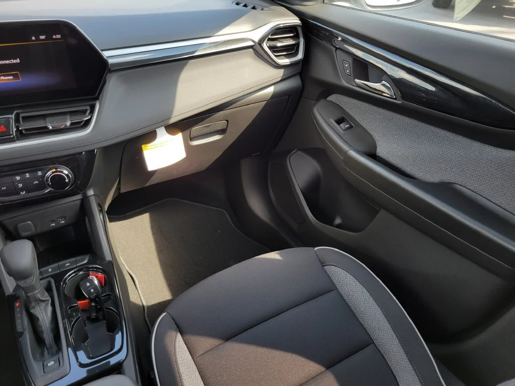 New 2026 Summit White Chevrolet LT image 19