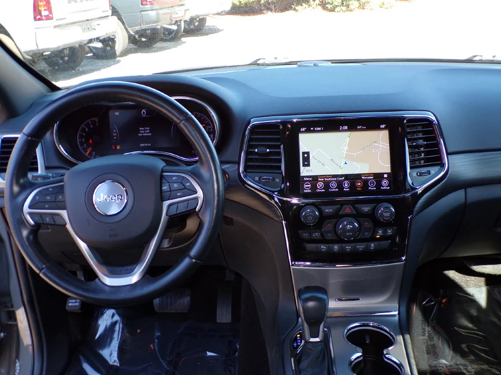 Used 2022 Gray Jeep Laredo X image 18