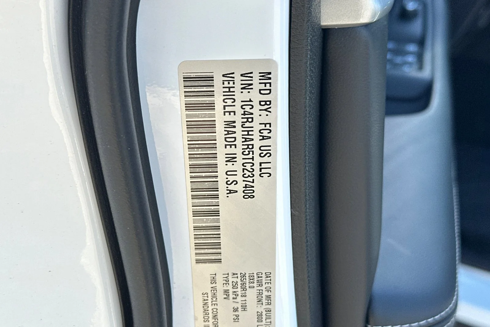 New 2026 Bright White Clear-Coat Exterior Paint Jeep Laredo Altitude image 29
