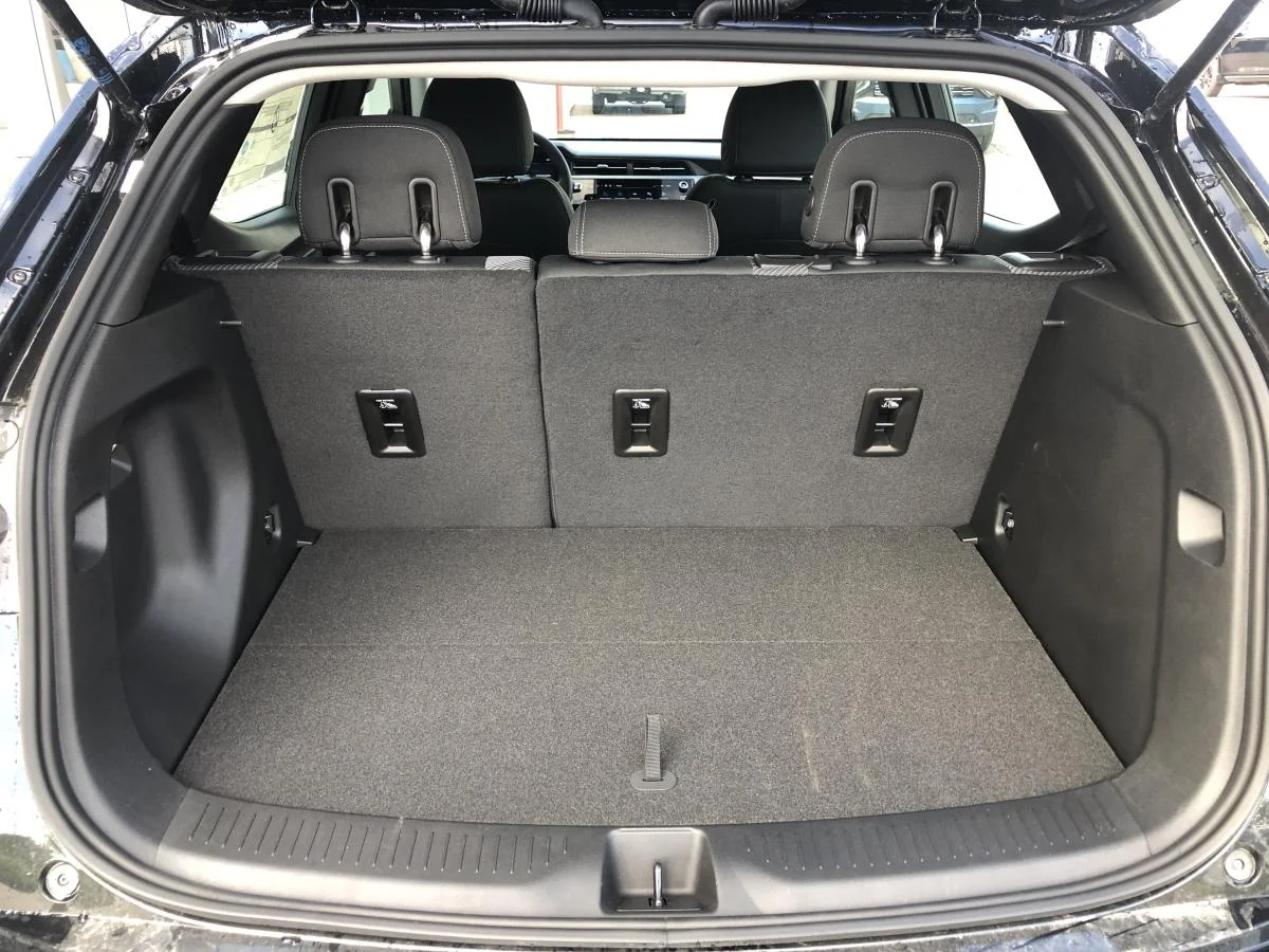 New 2027 Black Chevrolet Fwd 4dr Lt image 8