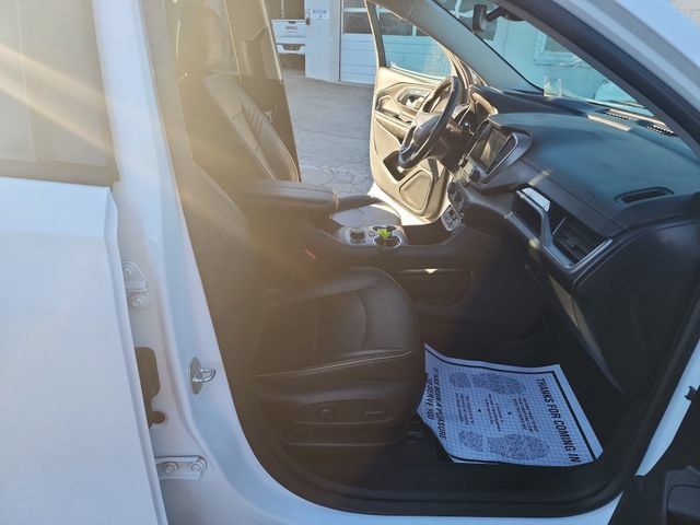 Used 2022 Summit White GMC AT4 image 31