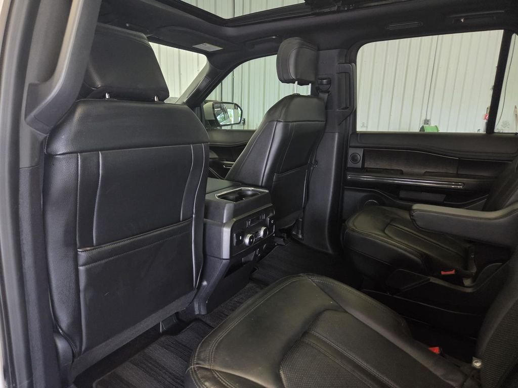 Used 2018 White Platinum Tri-Coat Metallic Ford Limited image 12