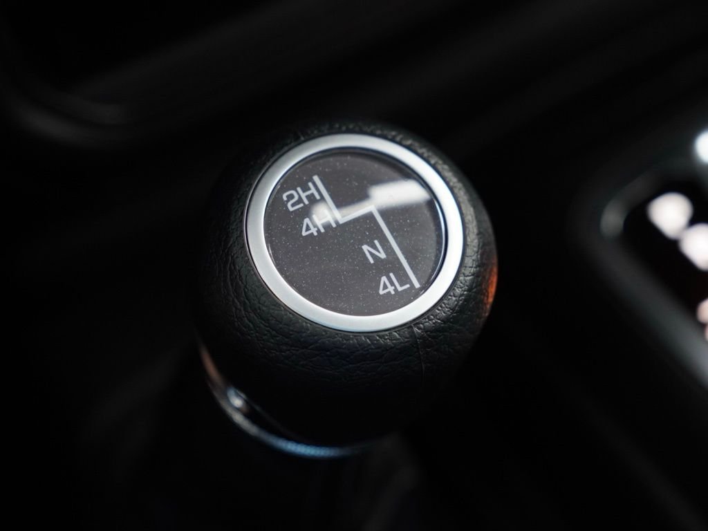 New 2026 Granite Crystal Metallic Clear-Coat Exterior Paint Jeep Sport S image 17