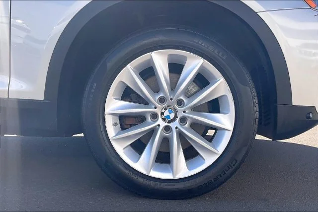 Used 2017 Glacier Silver Metallic BMW sDrive28i image 10
