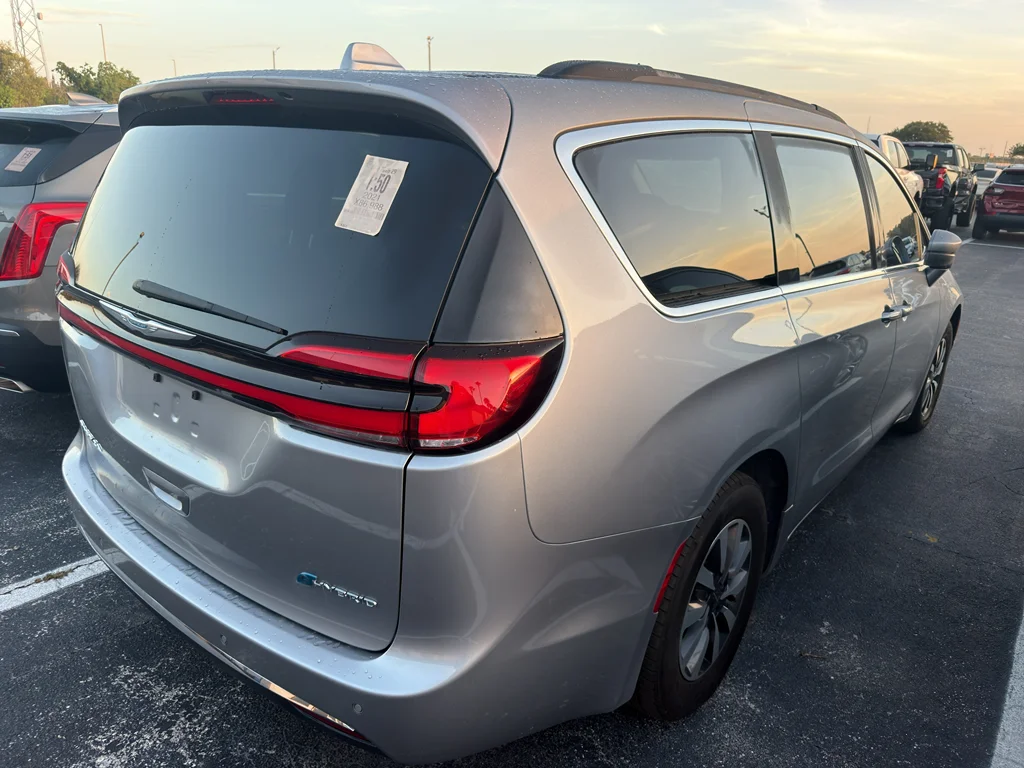 Used 2021 Billet Silver Metallic Clearcoat Chrysler Hybrid Touring image 3