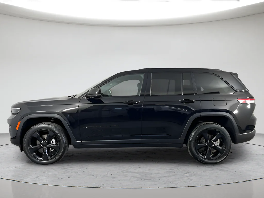 Used 2023 Black Jeep Altitude X image 10
