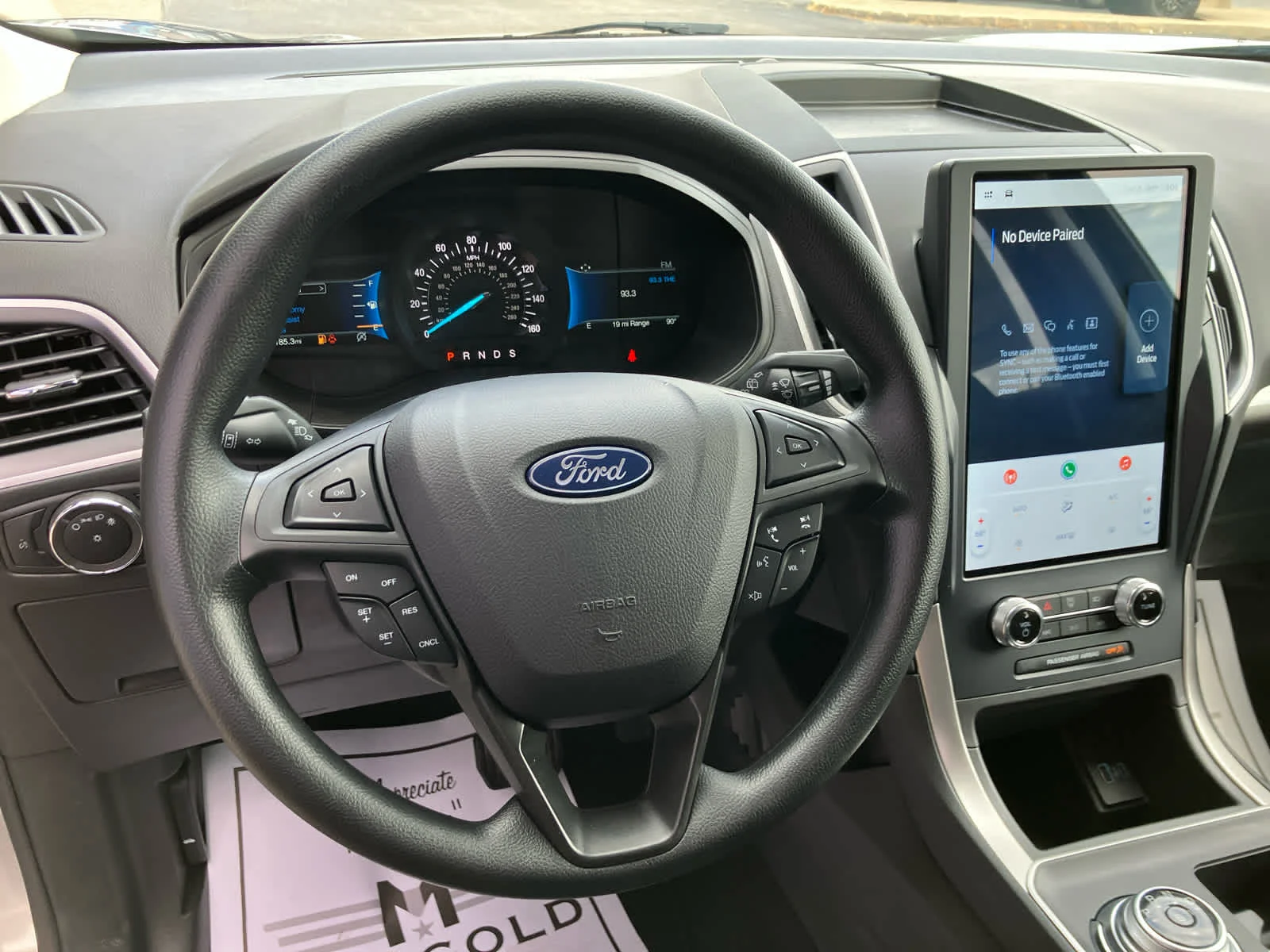 New 2023 Iconic Silver Metallic Ford SE image 9