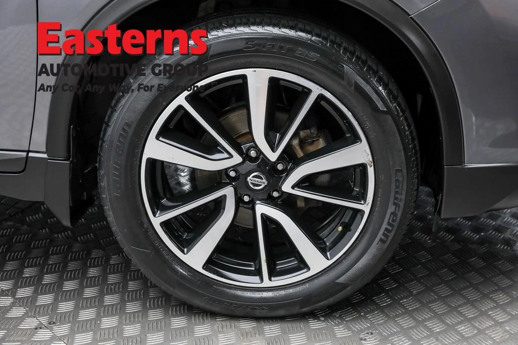 Used 2019 Gray Nissan SL image 33