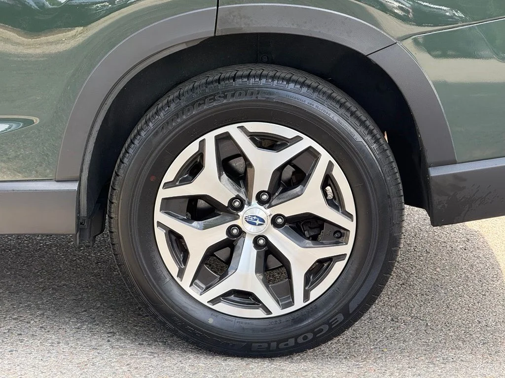 Used 2023 Cascade Green Silica Subaru Premium image 7