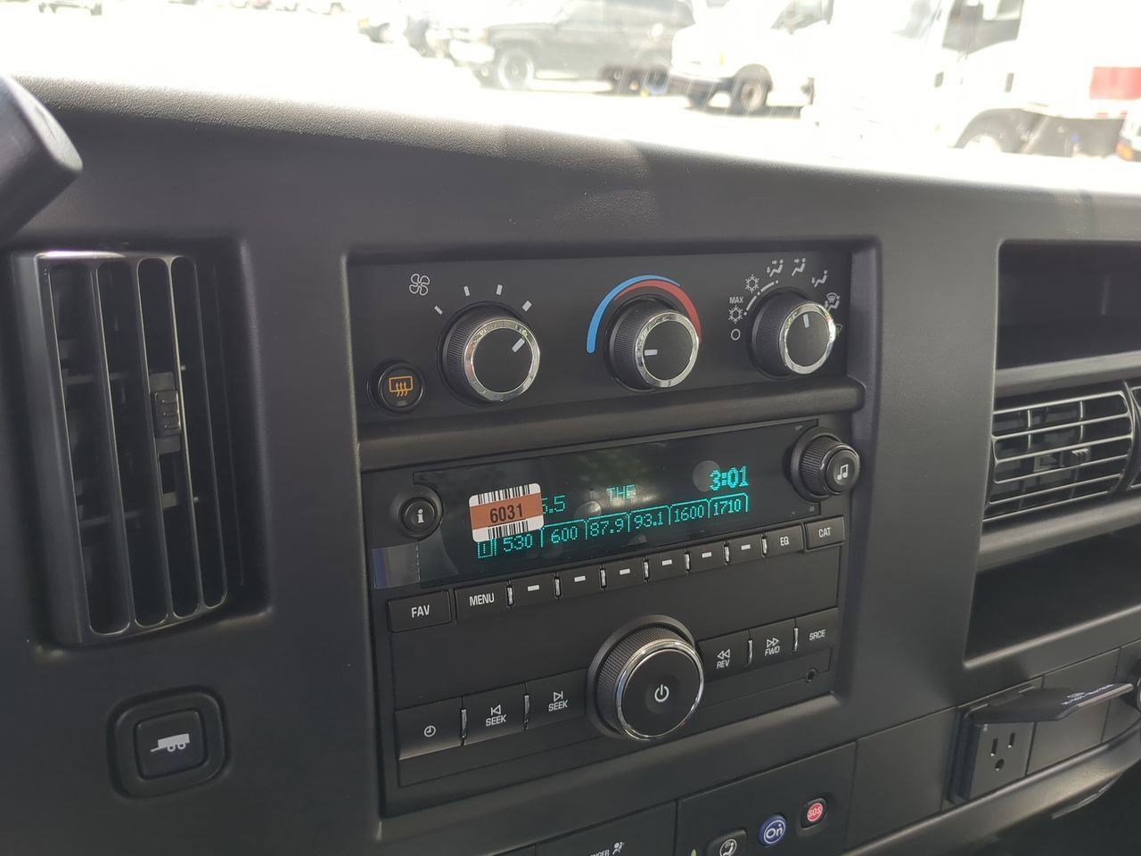 2025 Chevrolet Express Cargo Work Van - Photo 13