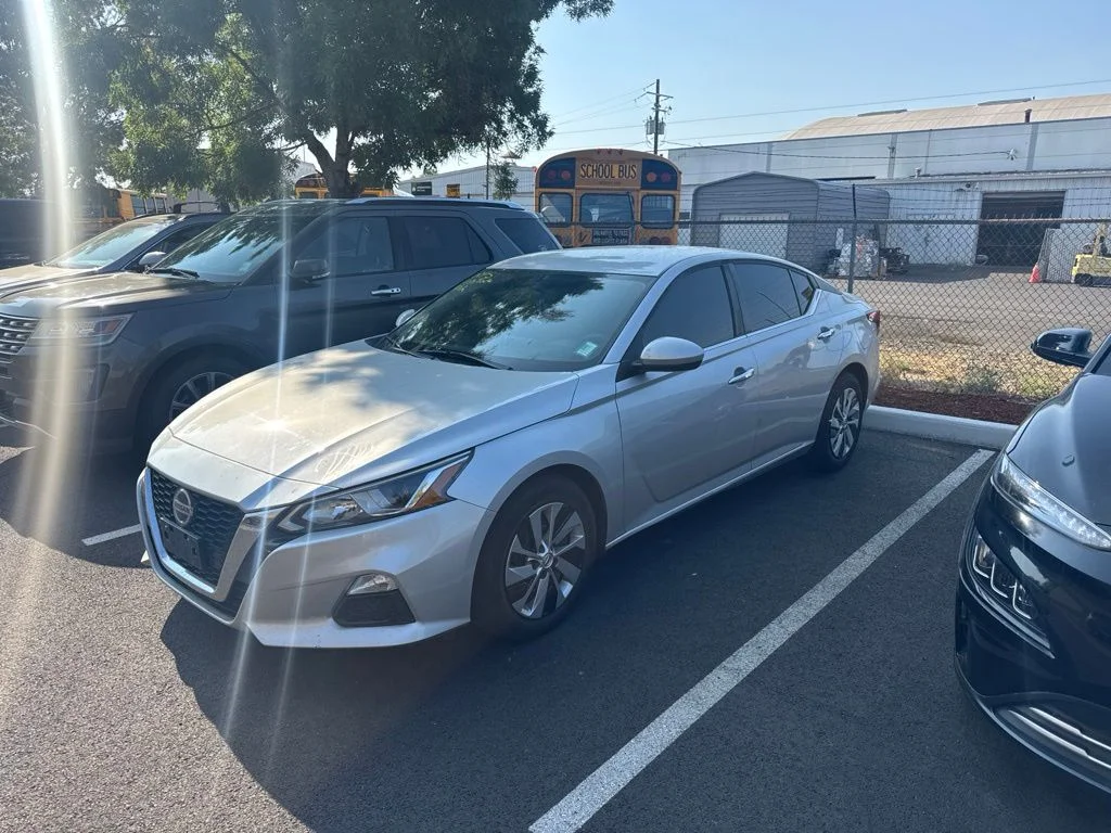 Used 2020 Silver Nissan 2.5 S image 1