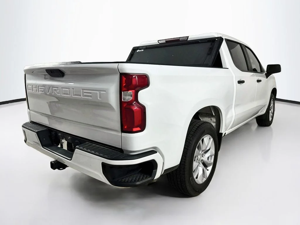 Used 2021 White Chevrolet Custom image 7
