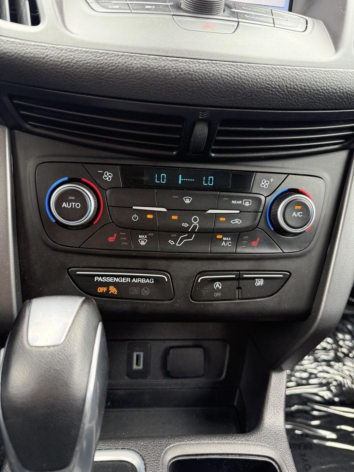 Used 2019 White Platinum Metallic Tri-Coat Ford SEL image 13