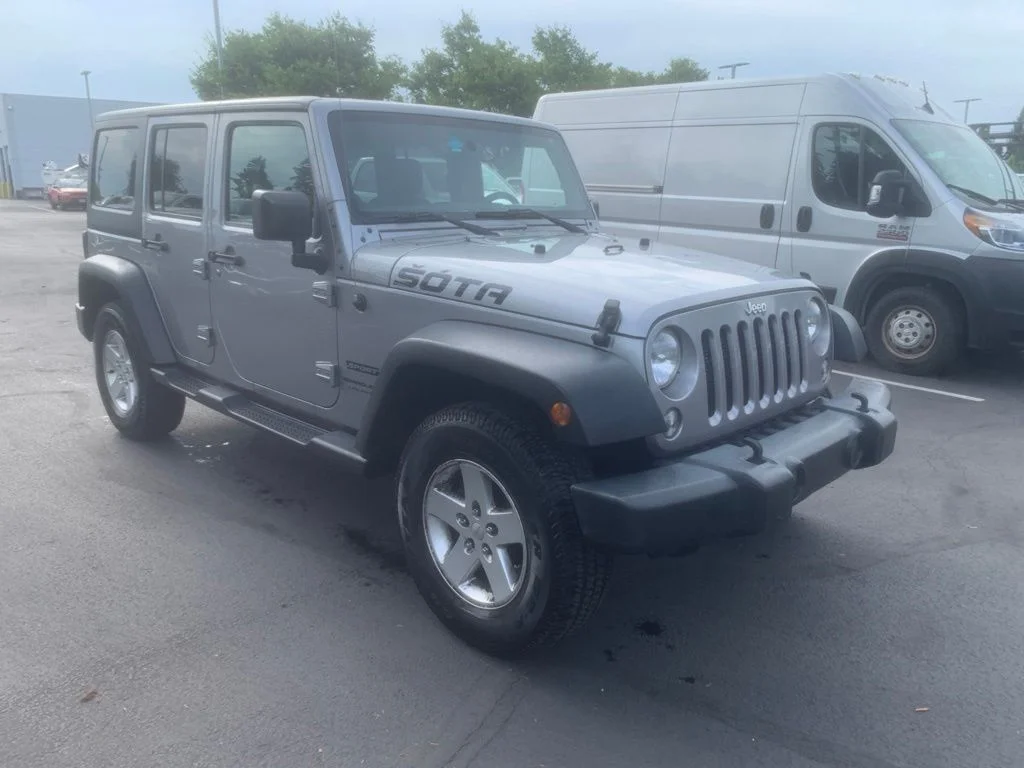 Used 2018 Billet Silver Metallic Clearcoat Jeep Unlimited Sport image 5