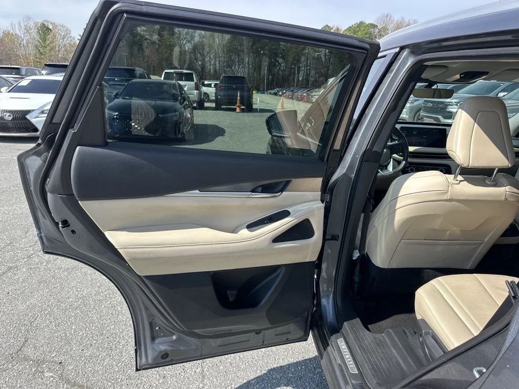 Used 2023 Gray INFINITI LUXE image 25