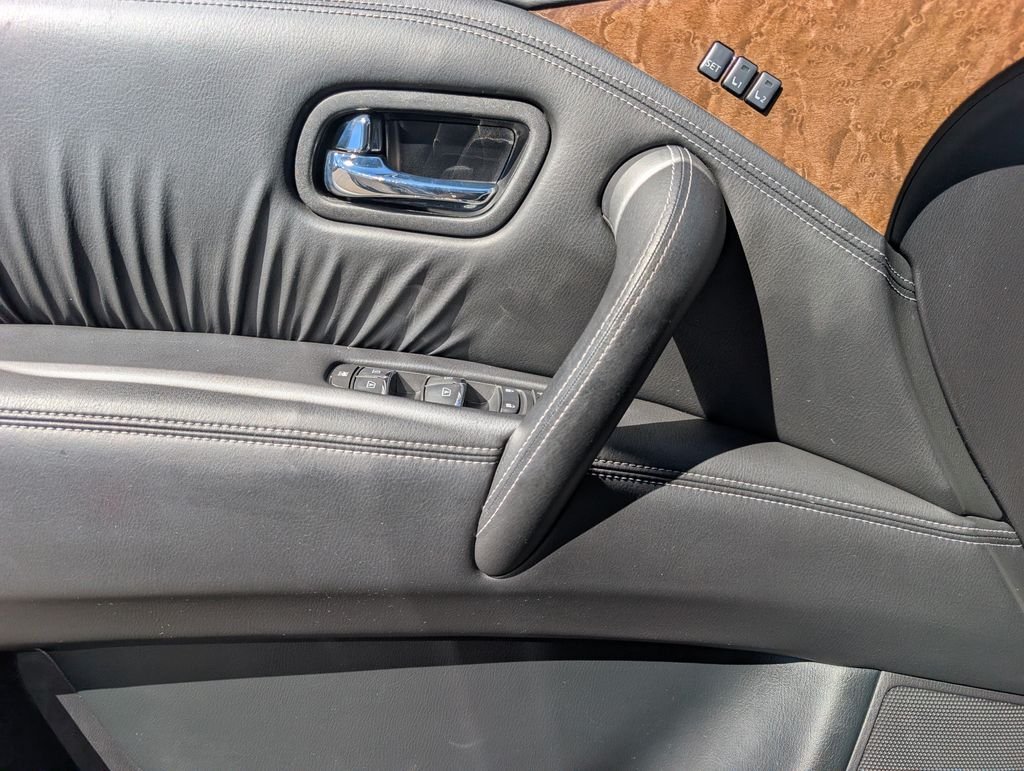 Used 2017 Silver INFINITI Base image 18