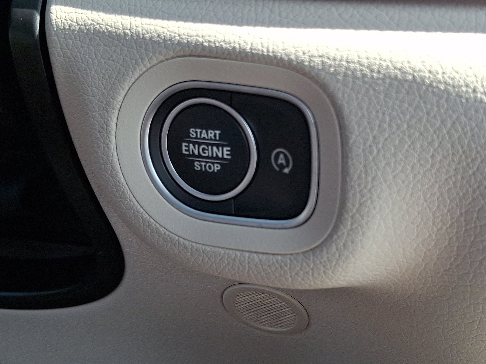 Certified Used 2025 Polar White Mercedes-Benz 4MATIC® image 25