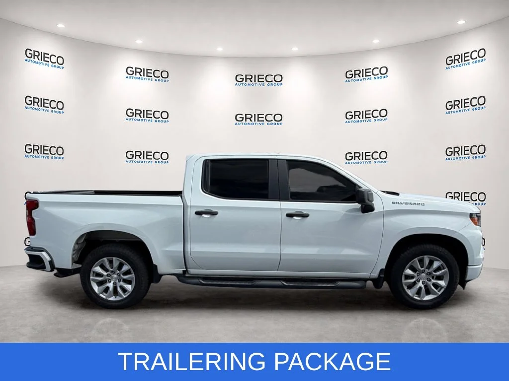 Used 2022 White Chevrolet Custom image 8
