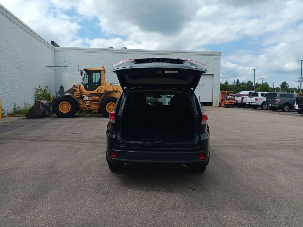 Used 2019 Midnight Black Metallic Toyota XLE image 35