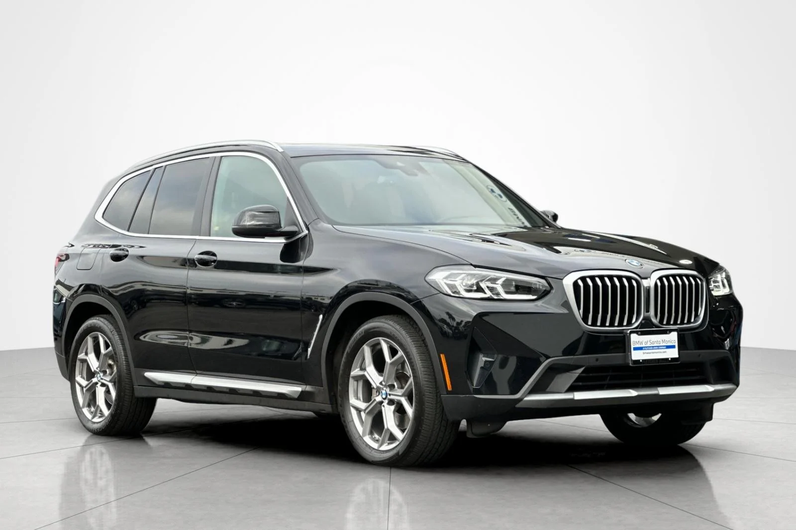 Used 2023 Black Sapphire Metallic BMW sDrive30i image 7
