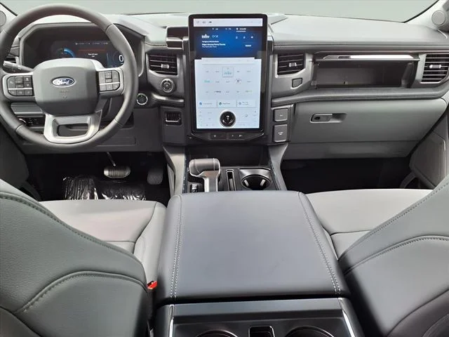 2025 Ford F-150 Lightning Flash - Photo 11