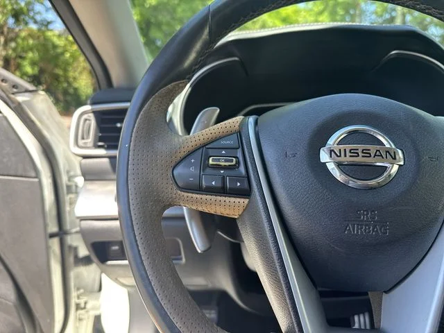 Used 2016 White Nissan SR image 16