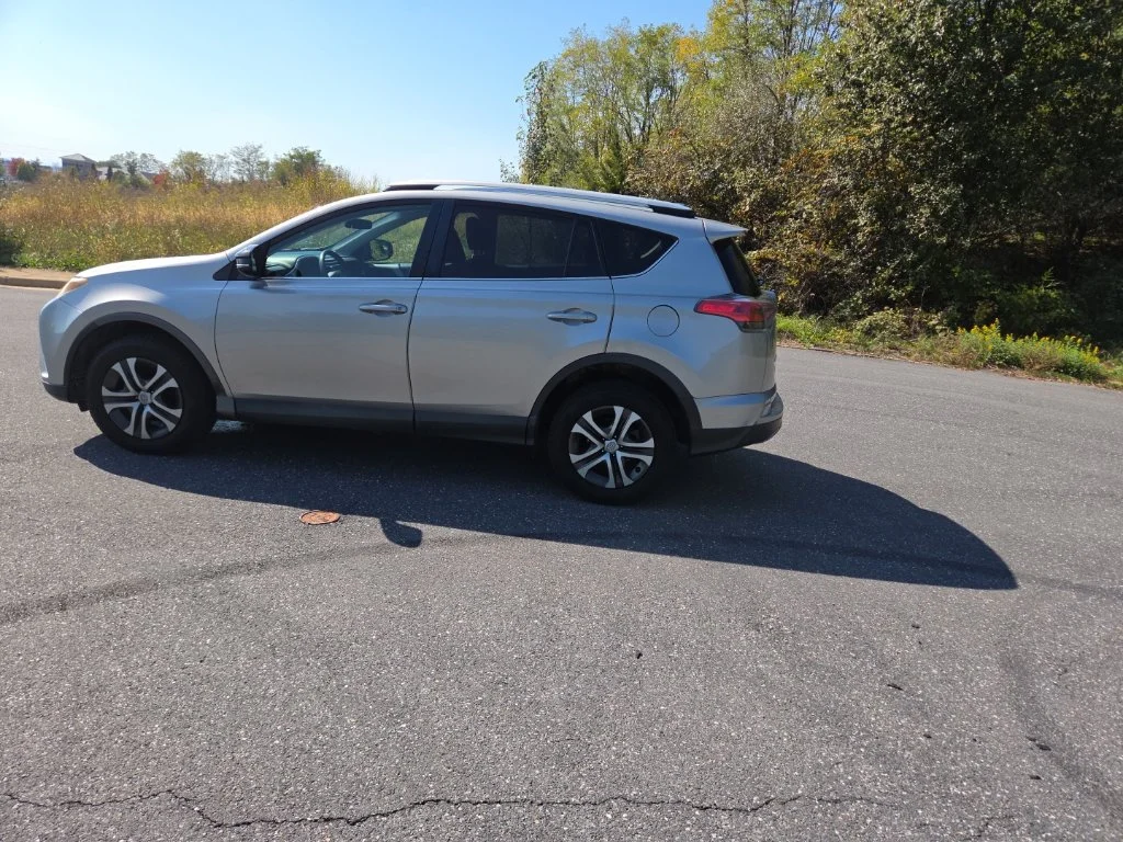 Used 2016 Silver Toyota LE image 5