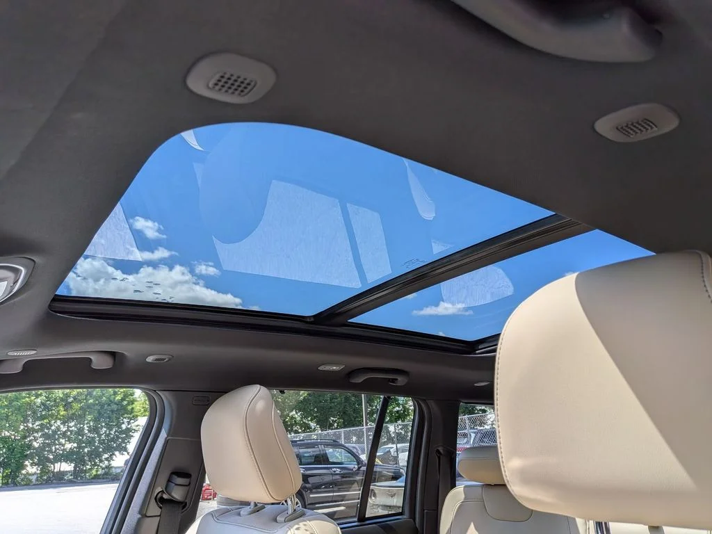 Used 2023 White Jeep Limited image 22
