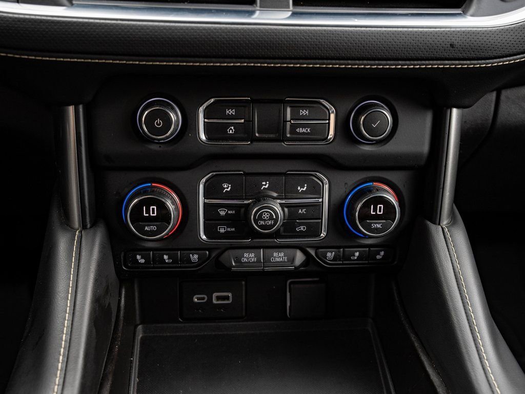Used 2021 Iridescent Pearl Tricoat Chevrolet Premier image 38