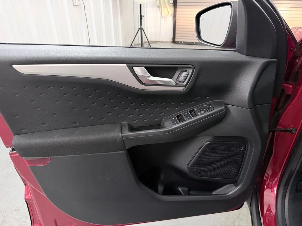 Used 2020 Red Ford SE image 12