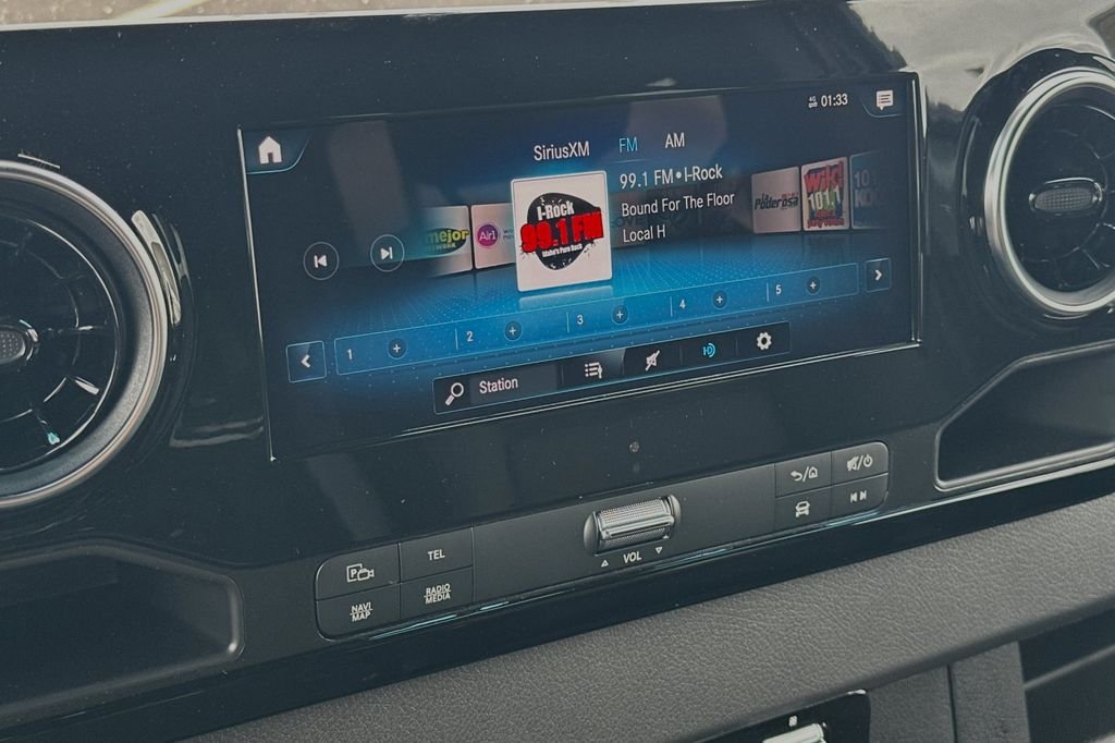 Used 2024 Silver Mercedes-Benz Cargo 170 WB image 18