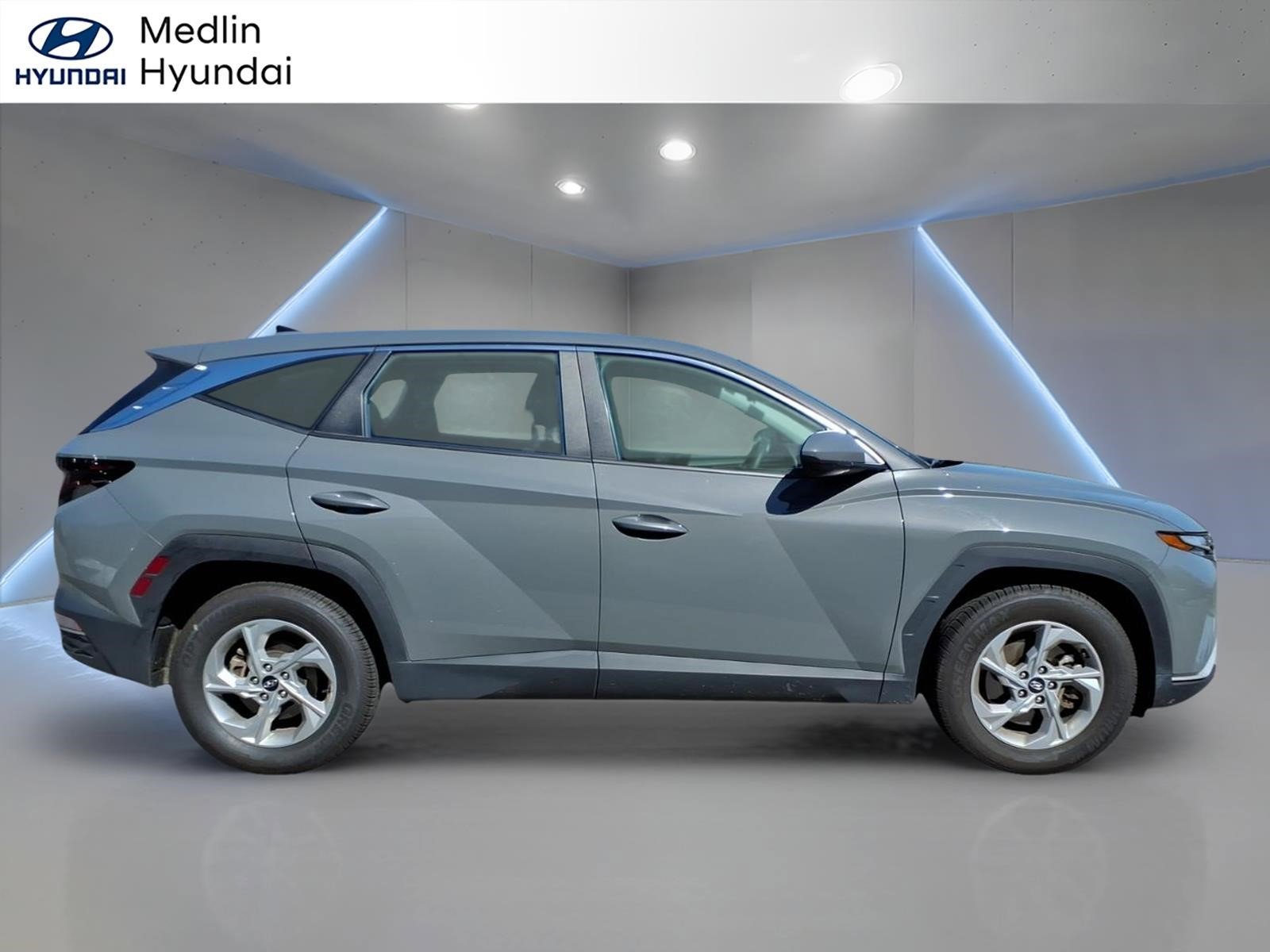Used 2024 Hampton Gray Hyundai SE image 2