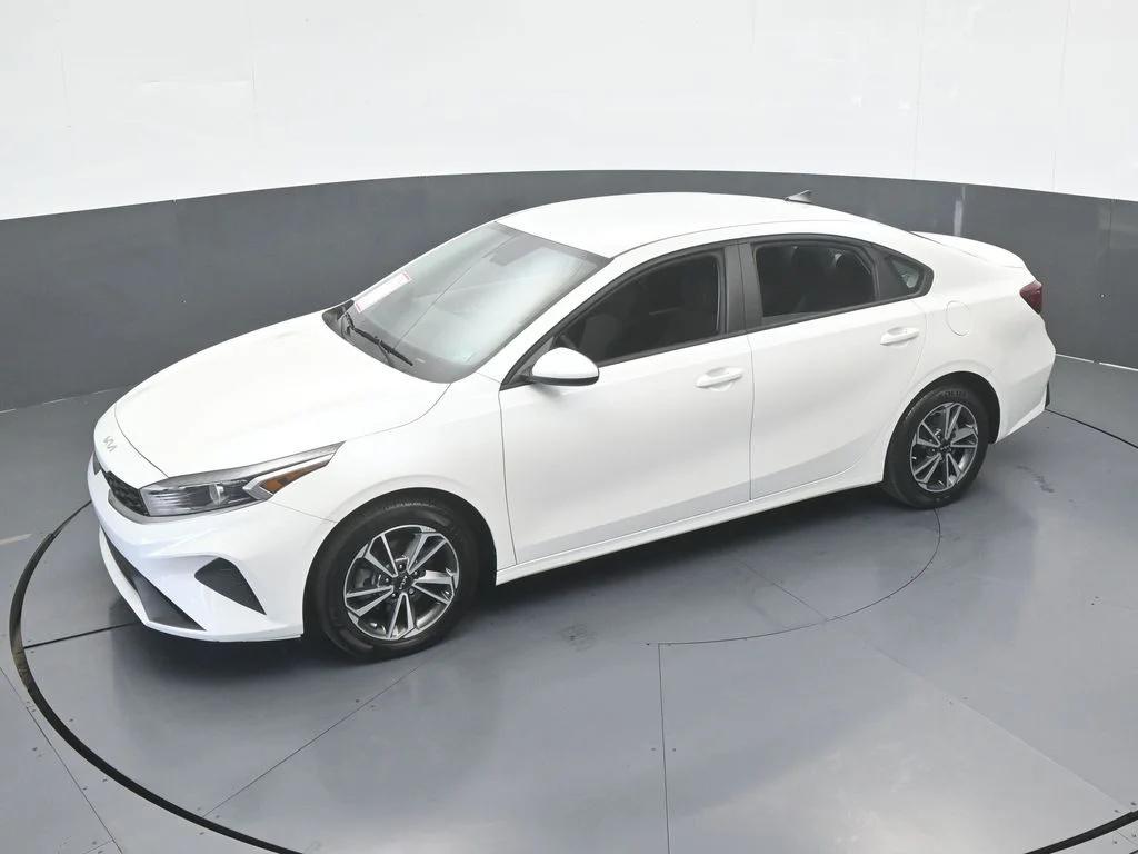 Used 2023 Snow White Pearl Kia LXS image 40