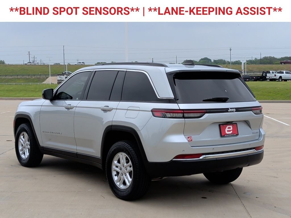 Used 2025 Silver Jeep Laredo image 6