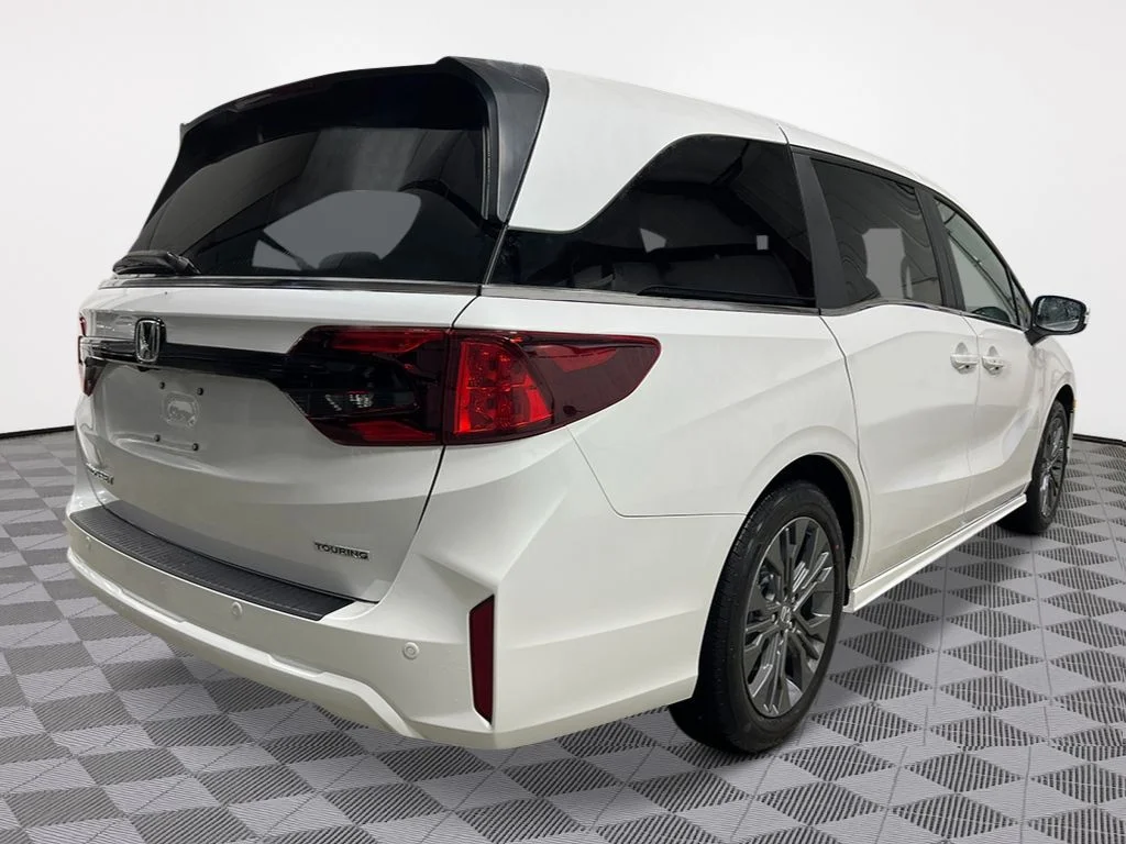New 2026 Platinum White Pearl Honda Touring image 5